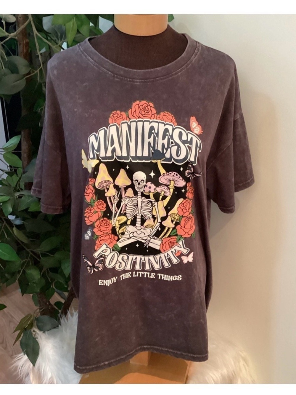 Orange Kiss Manifest Positivity Graphic Tee Size XL Acid Wash Gray Boho Goth - Picture 10 of 12